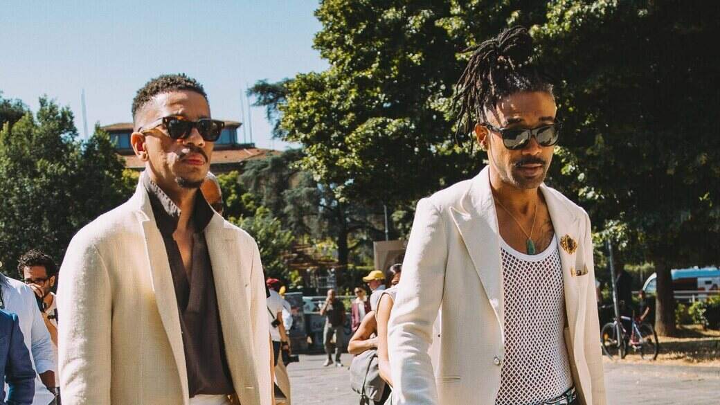 Giacche morbide e pantaloni sartoriali nello street style di Milano SS26